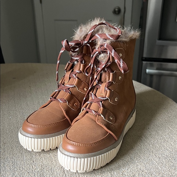 Women's Tan Fur-Lined Boots Journee Collection - Picture 1 of 4
